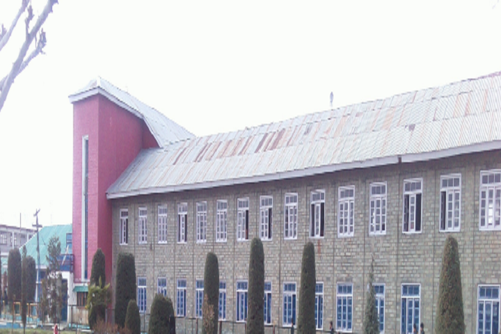 https://cache.careers360.mobi/media/colleges/social-media/media-gallery/8164/2018/12/27/Campusview  of Government Degree College Sopore_Campus-View.png